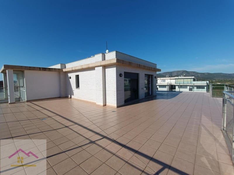 3 bedroom Apartment for sale in Oropesa  with garage - € 355,000 (Ref: 9841208)