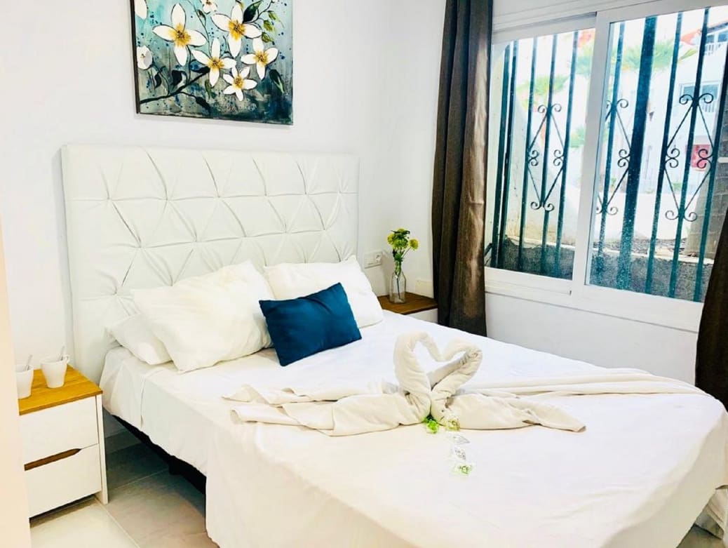 3 sovrum Hus till salu i Playa de las Americas med pool - 380 000 € (Ref: 8277411)