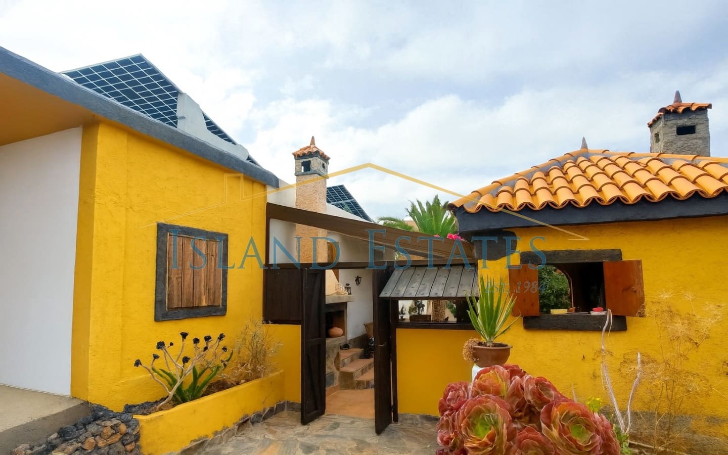 2 soveværelse Finca/Landehus til salg i Guia de Isora med garage - € 490.000 (Ref: 9360396)