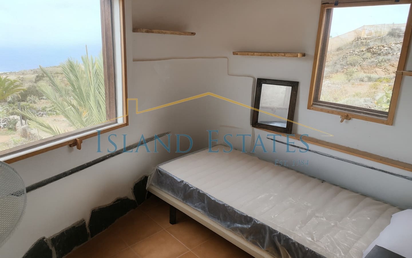 2 soveværelse Finca/Landehus til salg i Guia de Isora med garage - € 490.000 (Ref: 9360396)