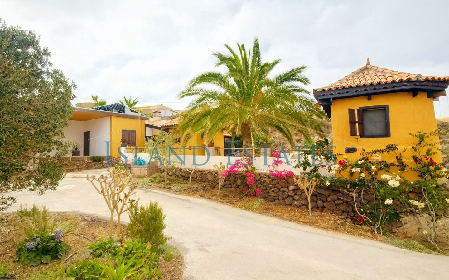 2 soveværelse Finca/Landehus til salg i Guia de Isora med garage - € 490.000 (Ref: 9360396)