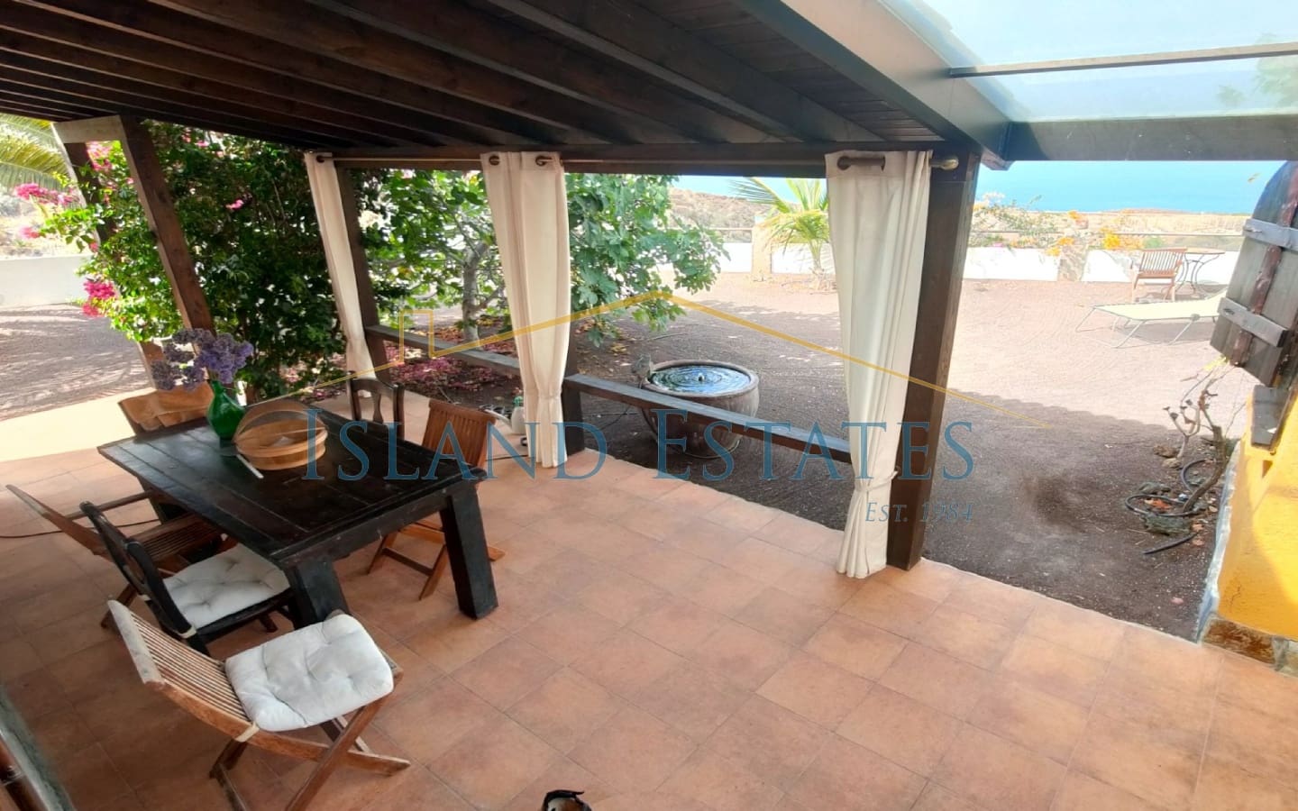 2 soveværelse Finca/Landehus til salg i Guia de Isora med garage - € 490.000 (Ref: 9360396)