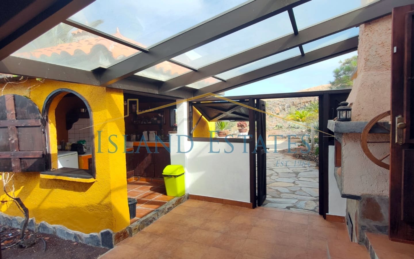 2 soveværelse Finca/Landehus til salg i Guia de Isora med garage - € 490.000 (Ref: 9360396)