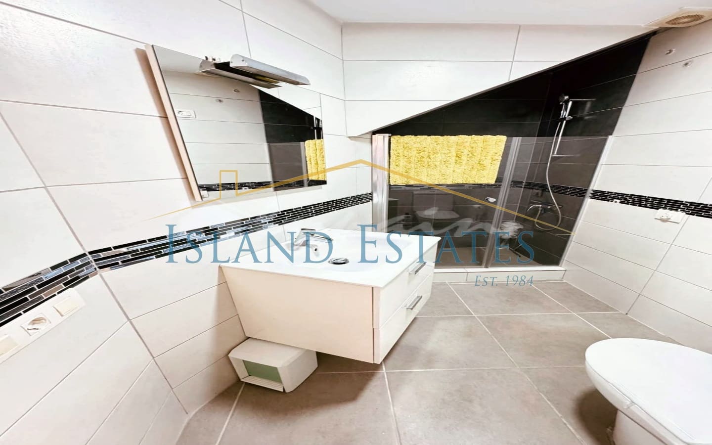 2 bedroom Penthouse for sale in Los Cristianos with pool - € 549,000 (Ref: 9500311)