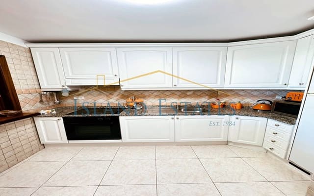 2 chambre Penthouse à vendre à Los Cristianos, Arona avec piscine - 549 000 € (Ref: 9500311)