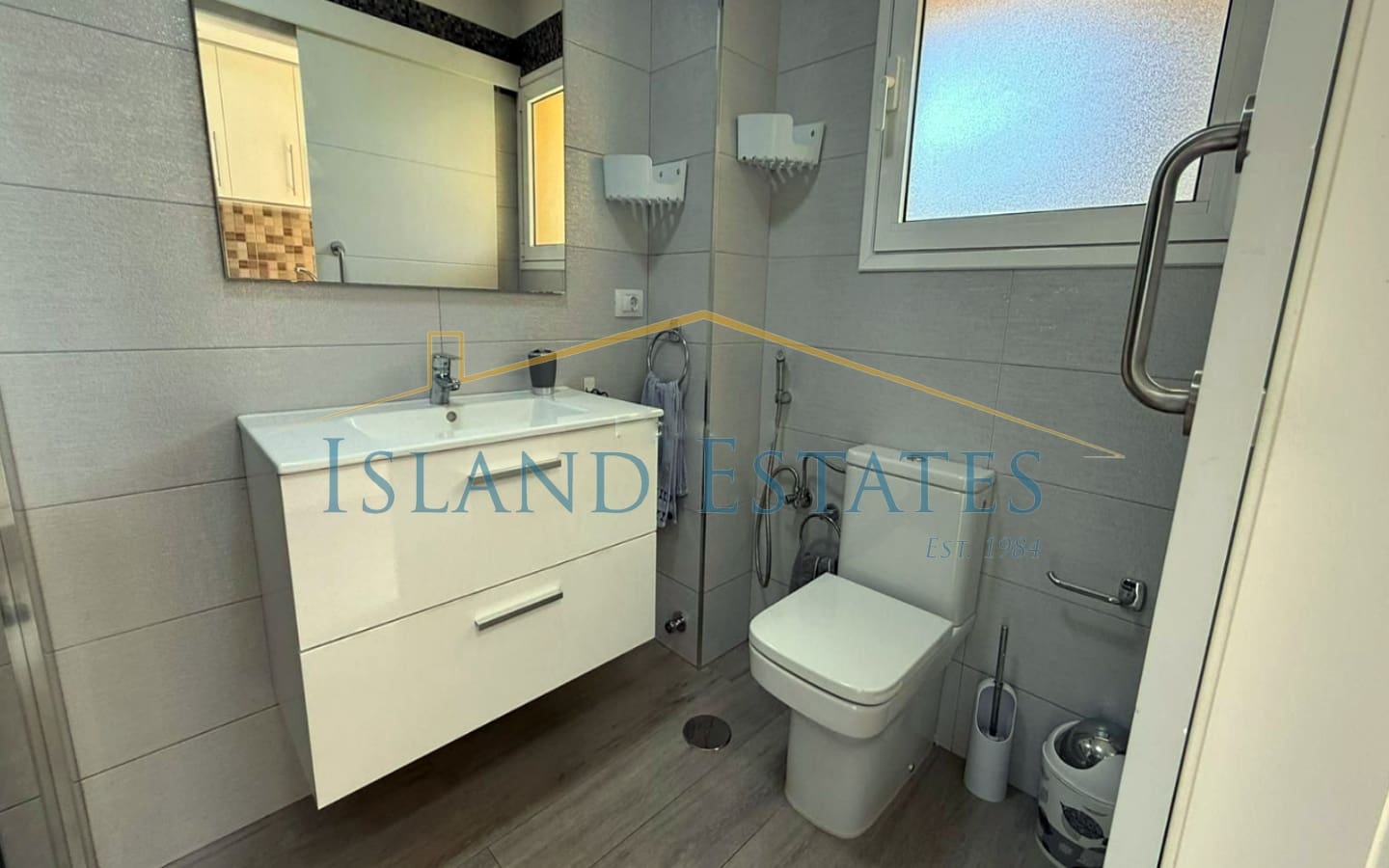 1 bedroom Apartment for sale in Los Cristianos with pool - € 279,000 (Ref: 9506218)