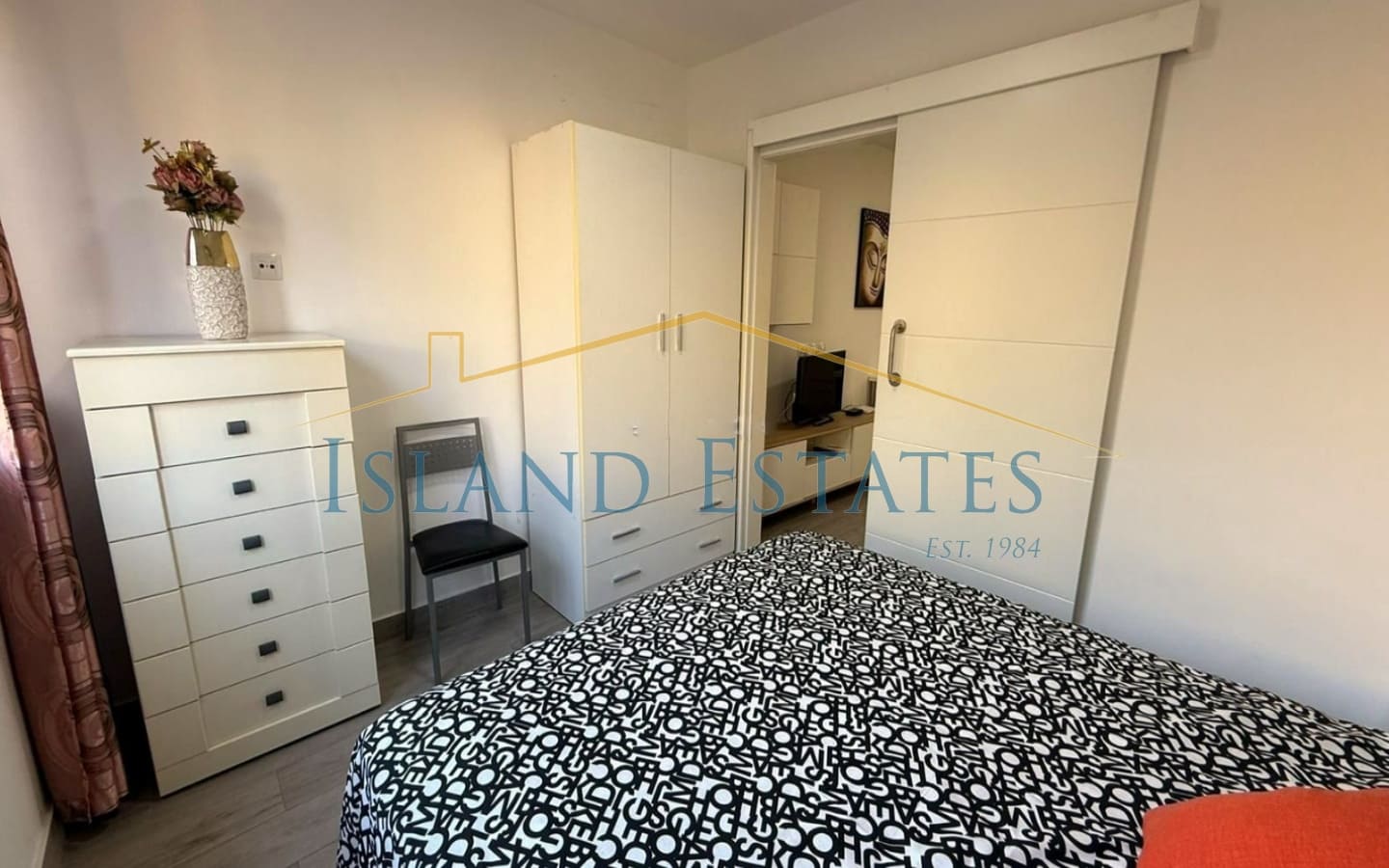 1 bedroom Apartment for sale in Los Cristianos with pool - € 279,000 (Ref: 9506218)