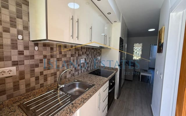 1 bedroom Apartment for sale in Los Cristianos, Arona with pool - € 279,000 (Ref: 9506218)