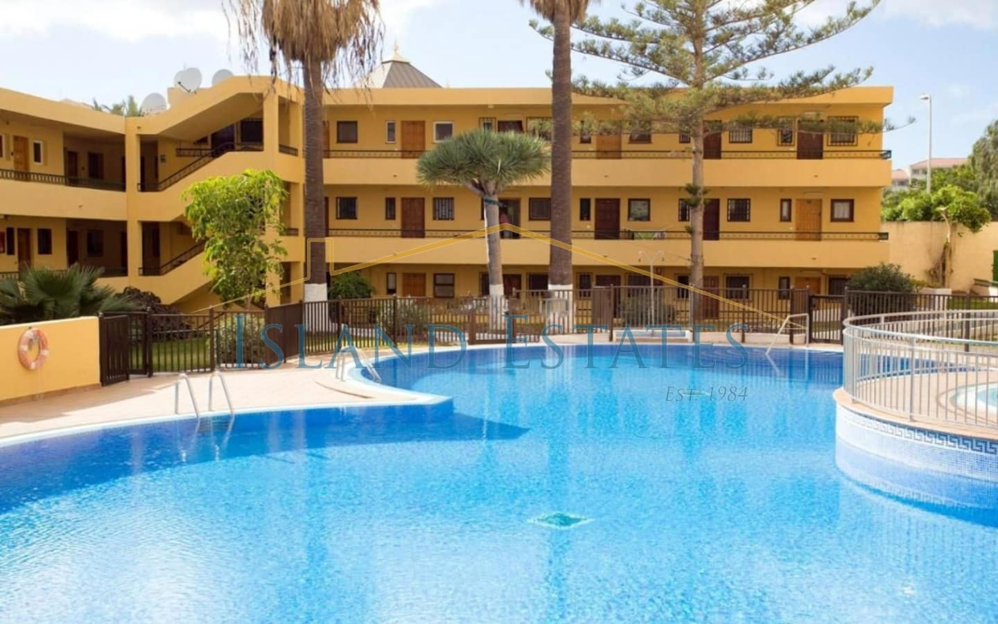 1 bedroom Apartment for sale in Los Cristianos with pool - € 279,000 (Ref: 9506218)