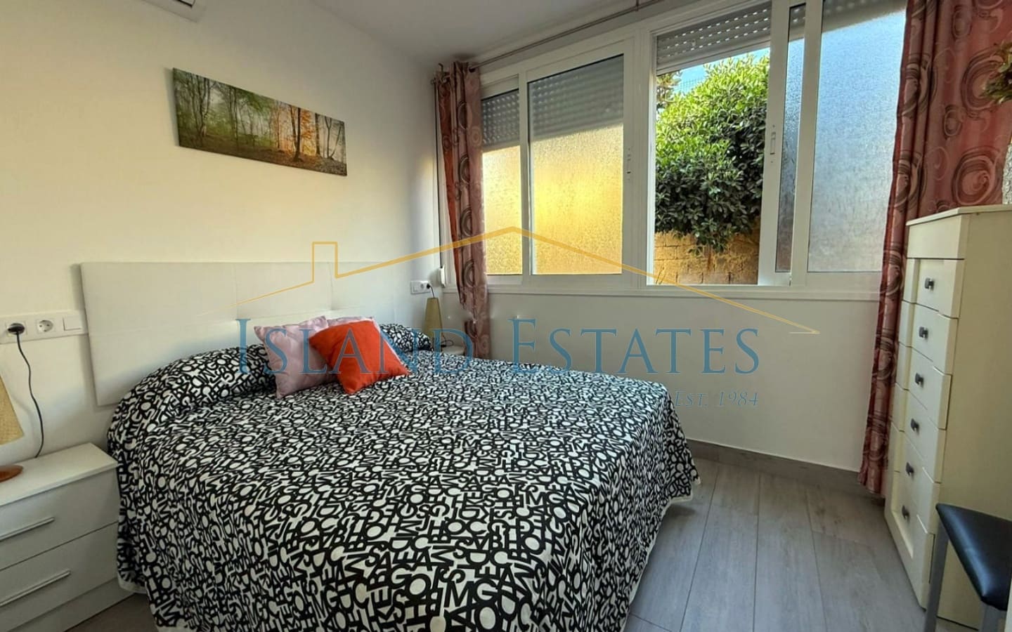 1 bedroom Apartment for sale in Los Cristianos with pool - € 279,000 (Ref: 9506218)