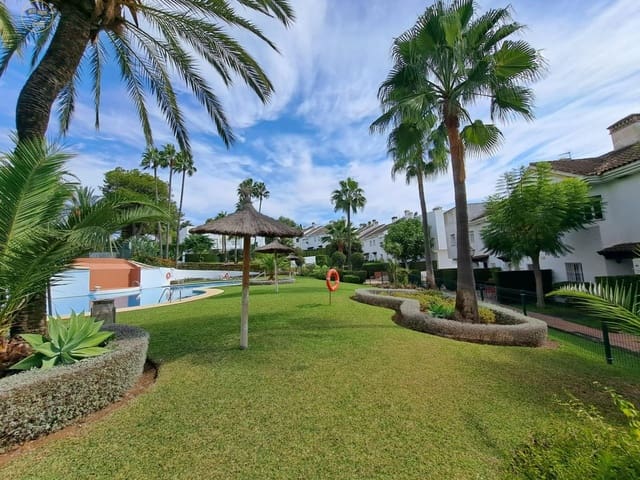 3 makuuhuone Rivitalo myytävänä paikassa Atalaya-Isdabe, Estepona mukana uima-altaan 
autotalli - 500 000 € (Ref: 7830793)