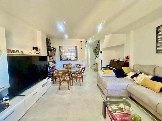 3 Zimmer Villa zu verkaufen in Estepona mit Pool - 419.000 € (Ref: 8688066)