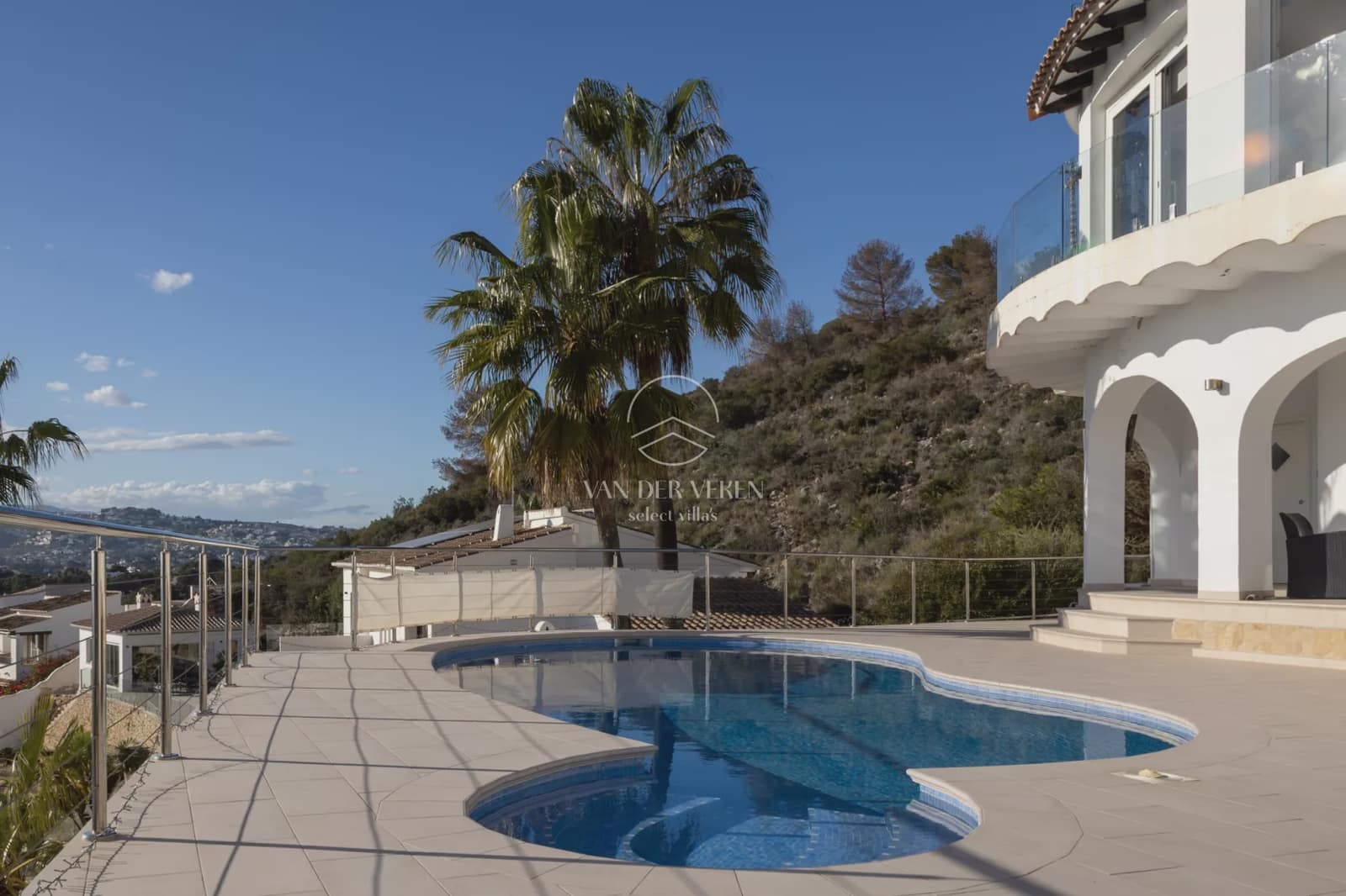 3 soveværelse Villa til salg i Moraira med swimmingpool - € 1.330.000 (Ref: 10158516)