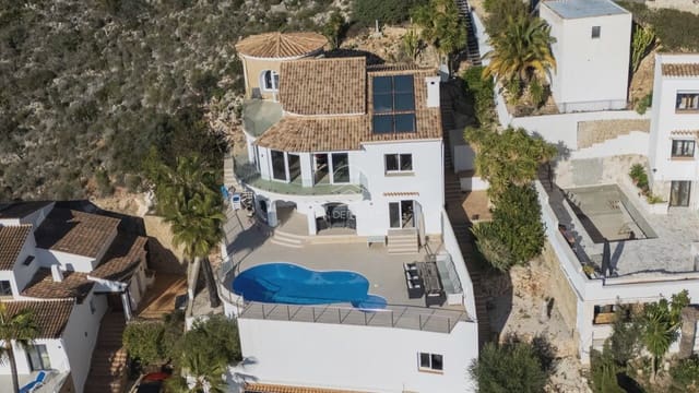 3 soveværelse Villa til salg i Moraira, Teulada-Moraira med swimmingpool - € 1.330.000 (Ref: 10158516)