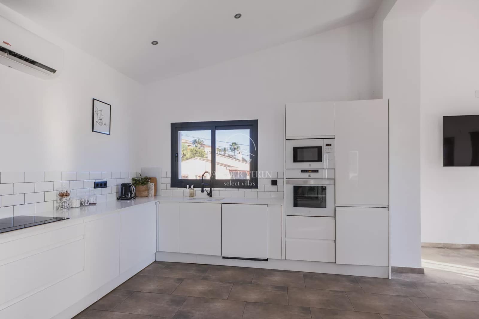 4 bedroom Villa for sale in Benissa with pool garage - € 1,199,000 (Ref: 10158613)