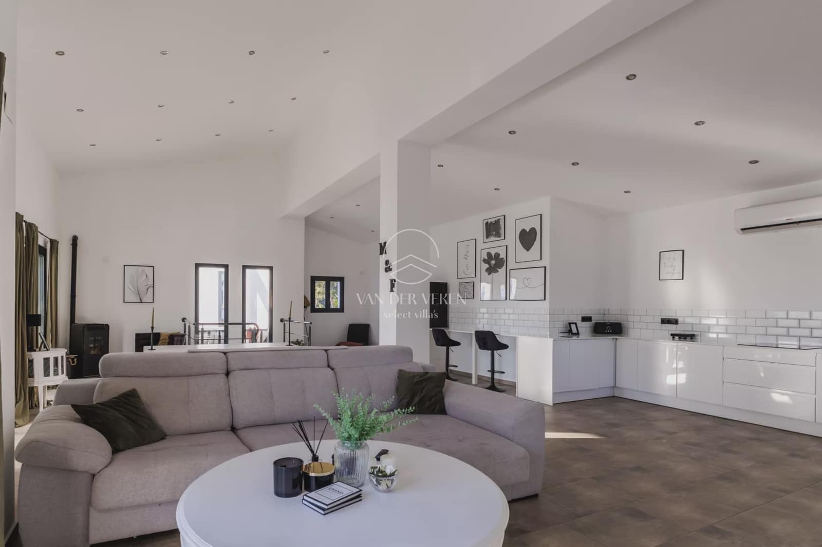 4 bedroom Villa for sale in Benissa with pool garage - € 1,199,000 (Ref: 10158613)