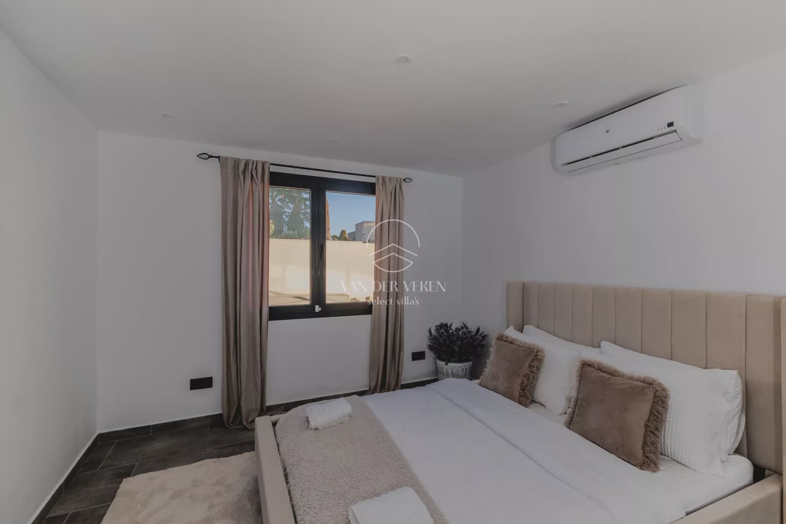 4 bedroom Villa for sale in Benissa with pool garage - € 1,199,000 (Ref: 10158613)