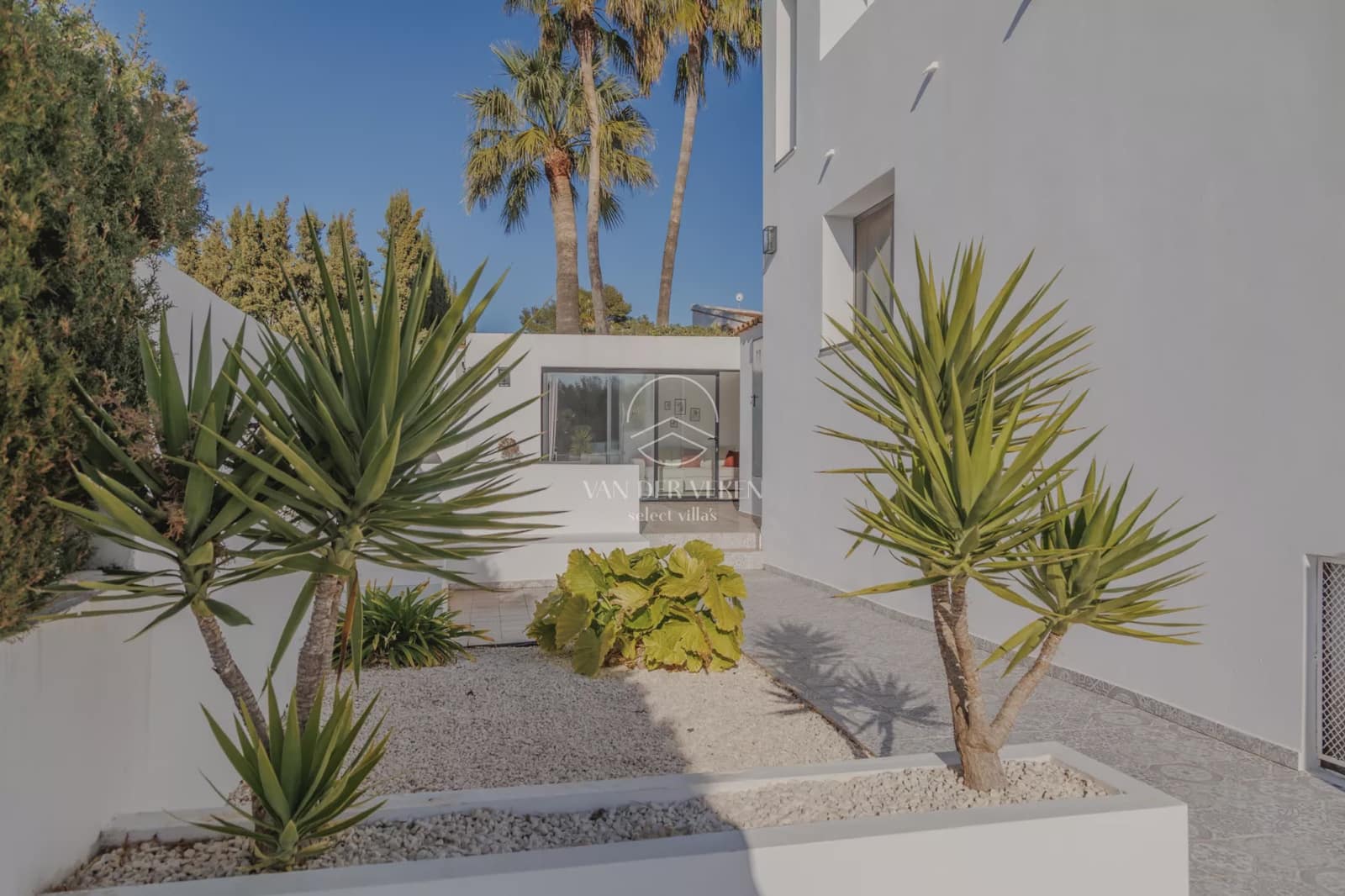 4 bedroom Villa for sale in Benissa with pool garage - € 1,199,000 (Ref: 10158613)