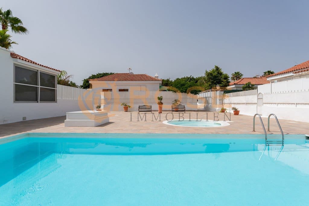 4 soveværelse Bungalow til salg i Campo Internacional med swimmingpool - € 785.000 (Ref: 8441366)