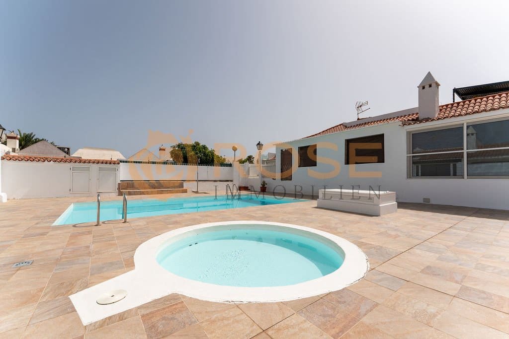 4 soveværelse Bungalow til salg i Campo Internacional med swimmingpool - € 785.000 (Ref: 8441366)