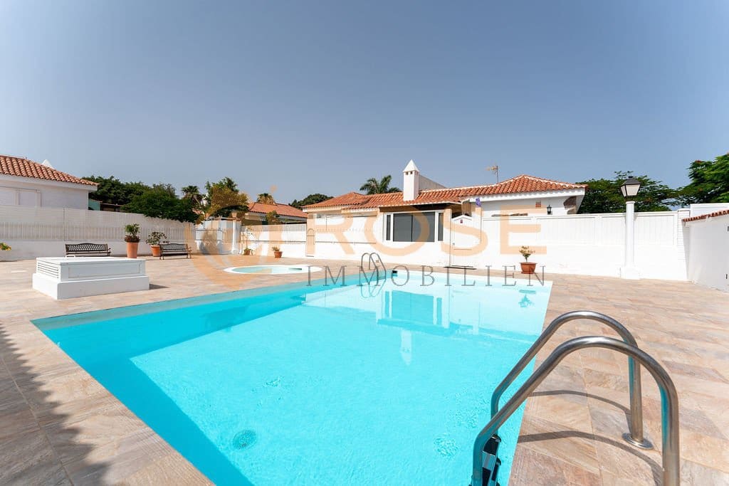 4 soveværelse Bungalow til salg i Campo Internacional med swimmingpool - € 785.000 (Ref: 8441366)