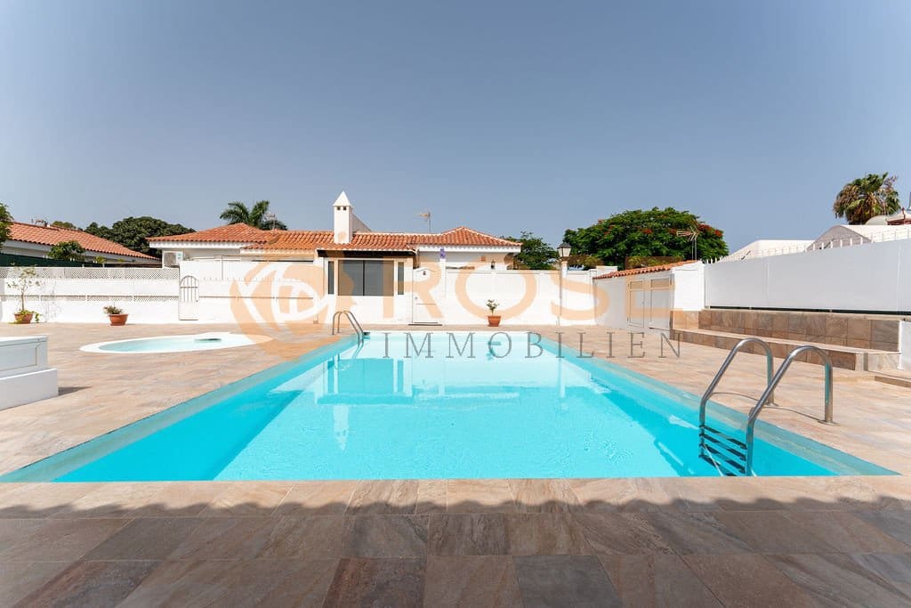 4 soveværelse Bungalow til salg i Campo Internacional med swimmingpool - € 785.000 (Ref: 8441366)