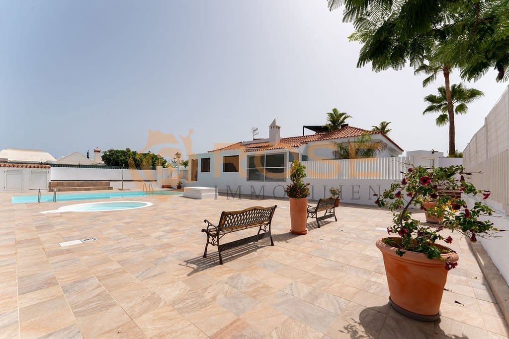 4 soveværelse Bungalow til salg i Campo Internacional med swimmingpool - € 785.000 (Ref: 8441366)