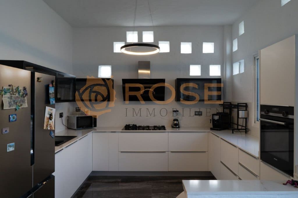 9 soveværelse Finca/Landehus til salg i El Salobre med swimmingpool - € 1.200.000 (Ref: 9095561)