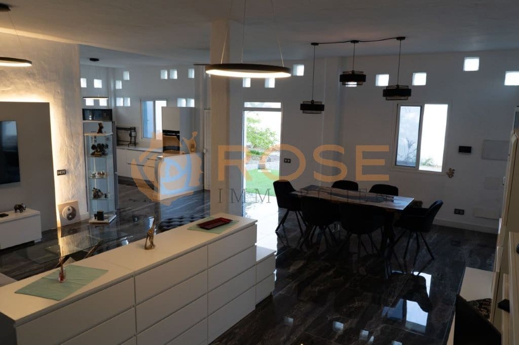 9 soveværelse Finca/Landehus til salg i El Salobre med swimmingpool - € 1.200.000 (Ref: 9095561)