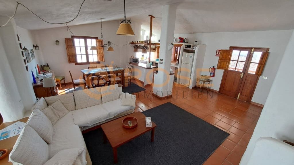 9 soveværelse Finca/Landehus til salg i El Salobre med swimmingpool - € 1.200.000 (Ref: 9095561)