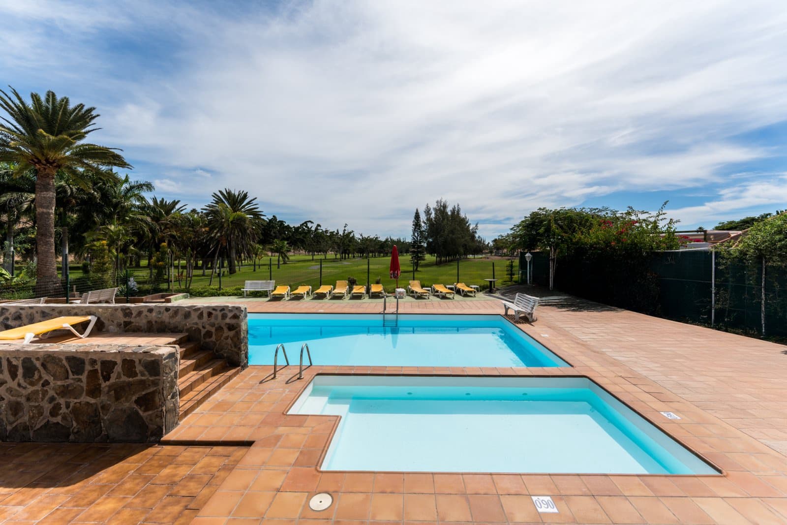 2 chambre Bungalow à vendre à Campo Internacional avec piscine garage - 489 000 € (Ref: 9332704)