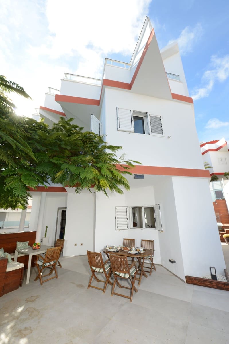 4 soverom Villa til salgs i Montana la Data med svømmebasseng - € 649 000 (Ref: 9566680)