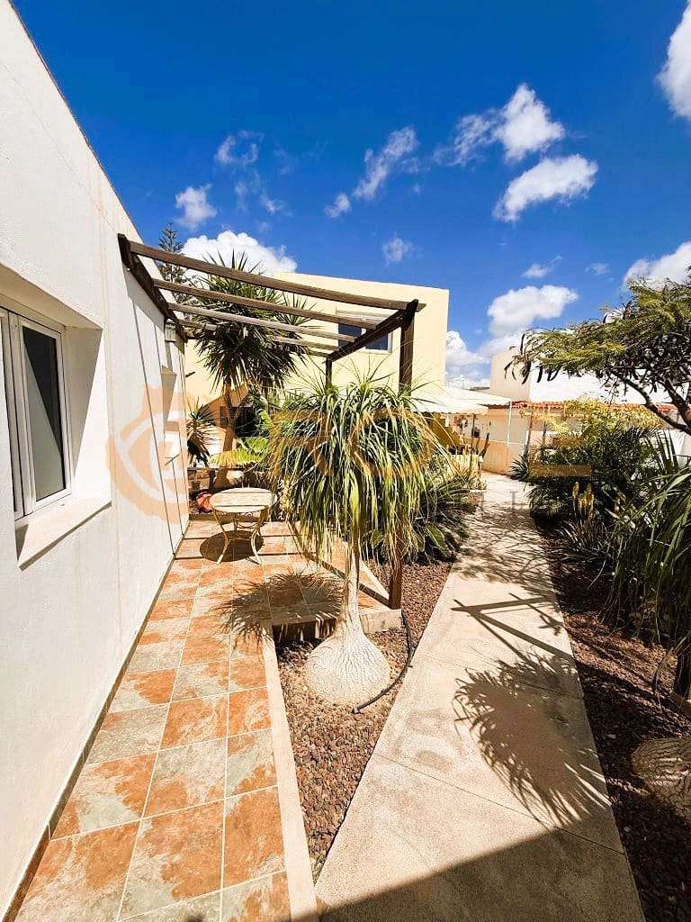 7 bedroom Bungalow for sale in El Salobre with pool garage - € 649,000 (Ref: 9694312)