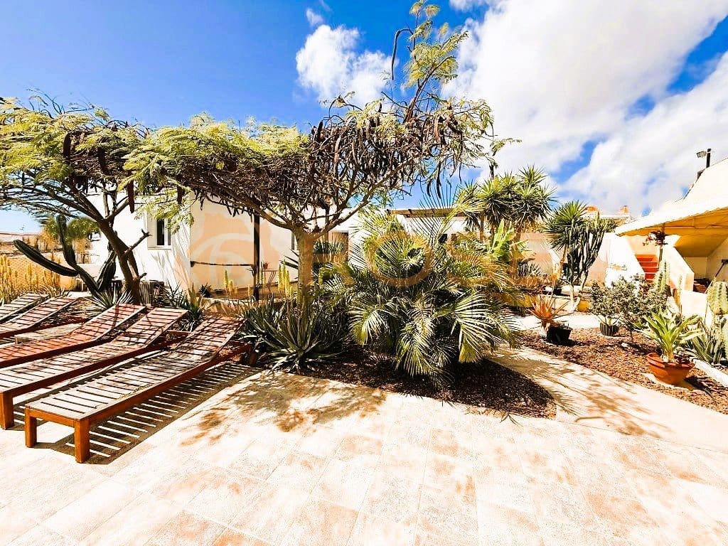 7 bedroom Bungalow for sale in El Salobre with pool garage - € 649,000 (Ref: 9694312)