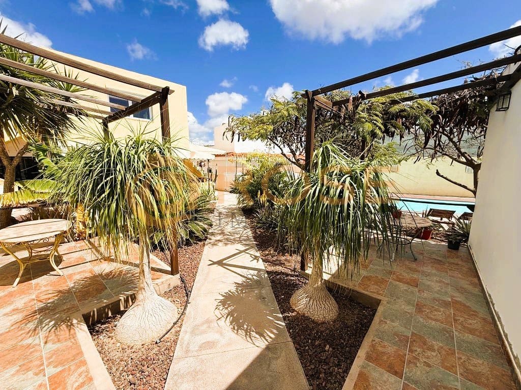 7 bedroom Bungalow for sale in El Salobre with pool garage - € 649,000 (Ref: 9694312)