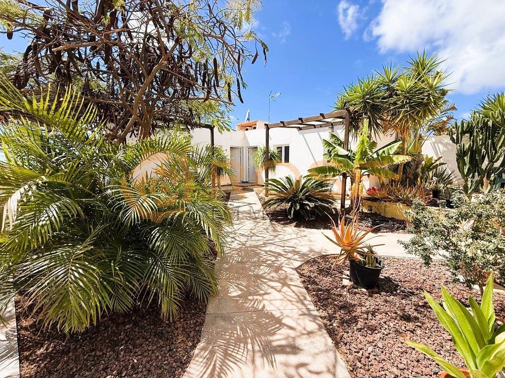 7 bedroom Bungalow for sale in El Salobre with pool garage - € 649,000 (Ref: 9694312)