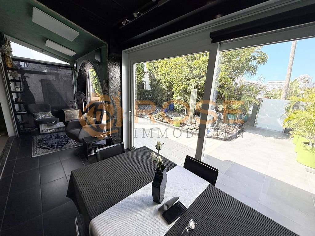 2 soveværelse Bungalow til salg i Playa del Ingles med swimmingpool garage - € 650.000 (Ref: 9782190)