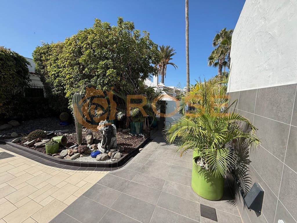 2 soveværelse Bungalow til salg i Playa del Ingles med swimmingpool garage - € 650.000 (Ref: 9782190)