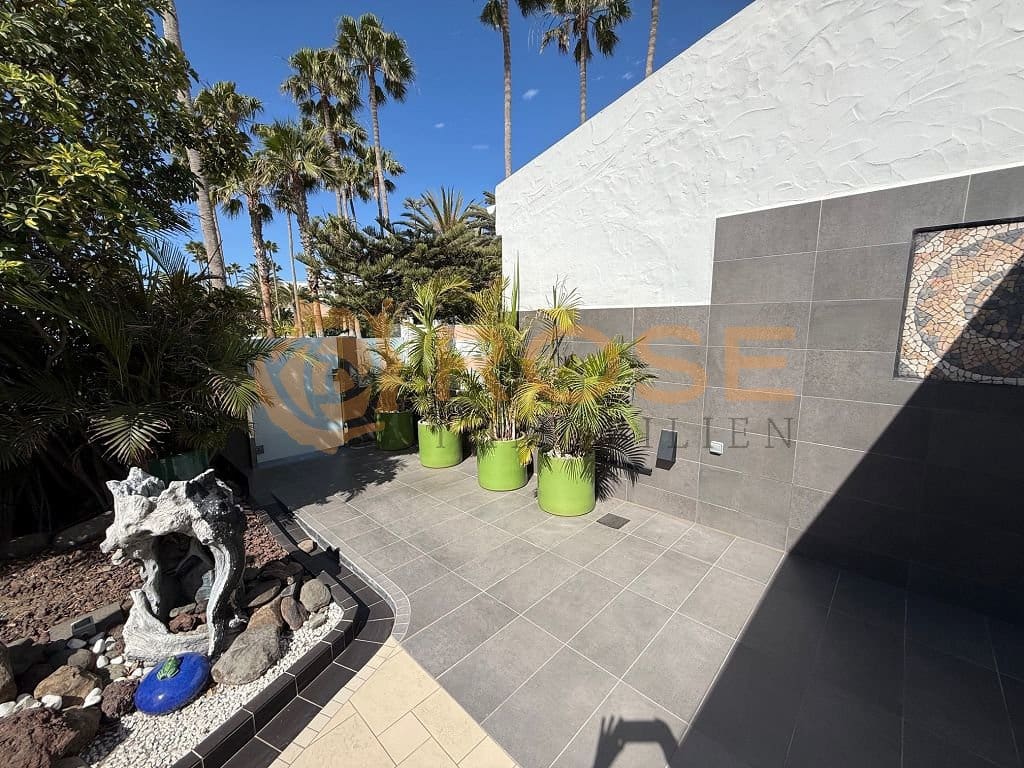 2 soveværelse Bungalow til salg i Playa del Ingles med swimmingpool garage - € 650.000 (Ref: 9782190)