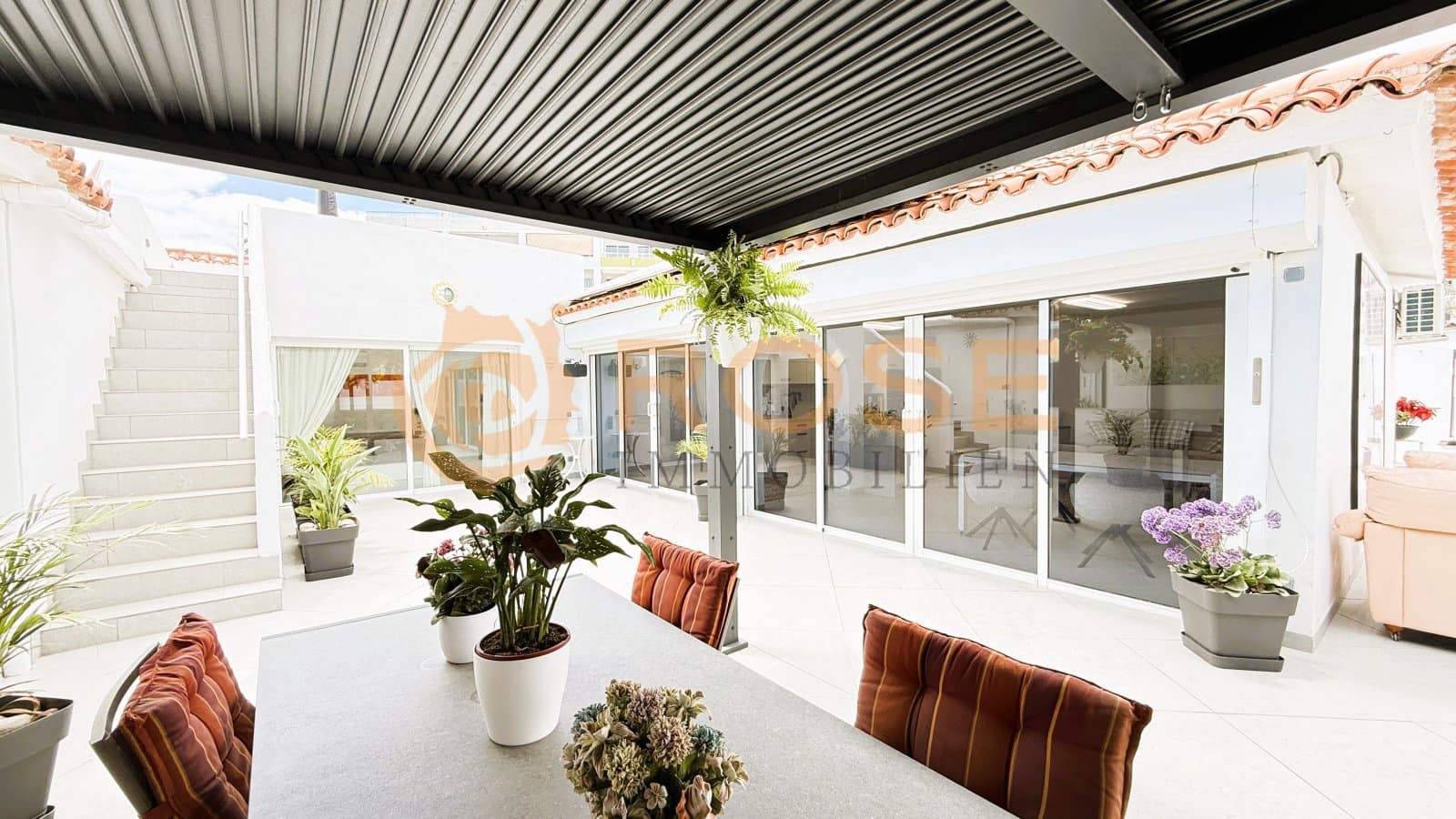 Bungalow de 2 habitaciones en Playa del Inglés en venta - 1.450.000 € (Ref: 9802739)
