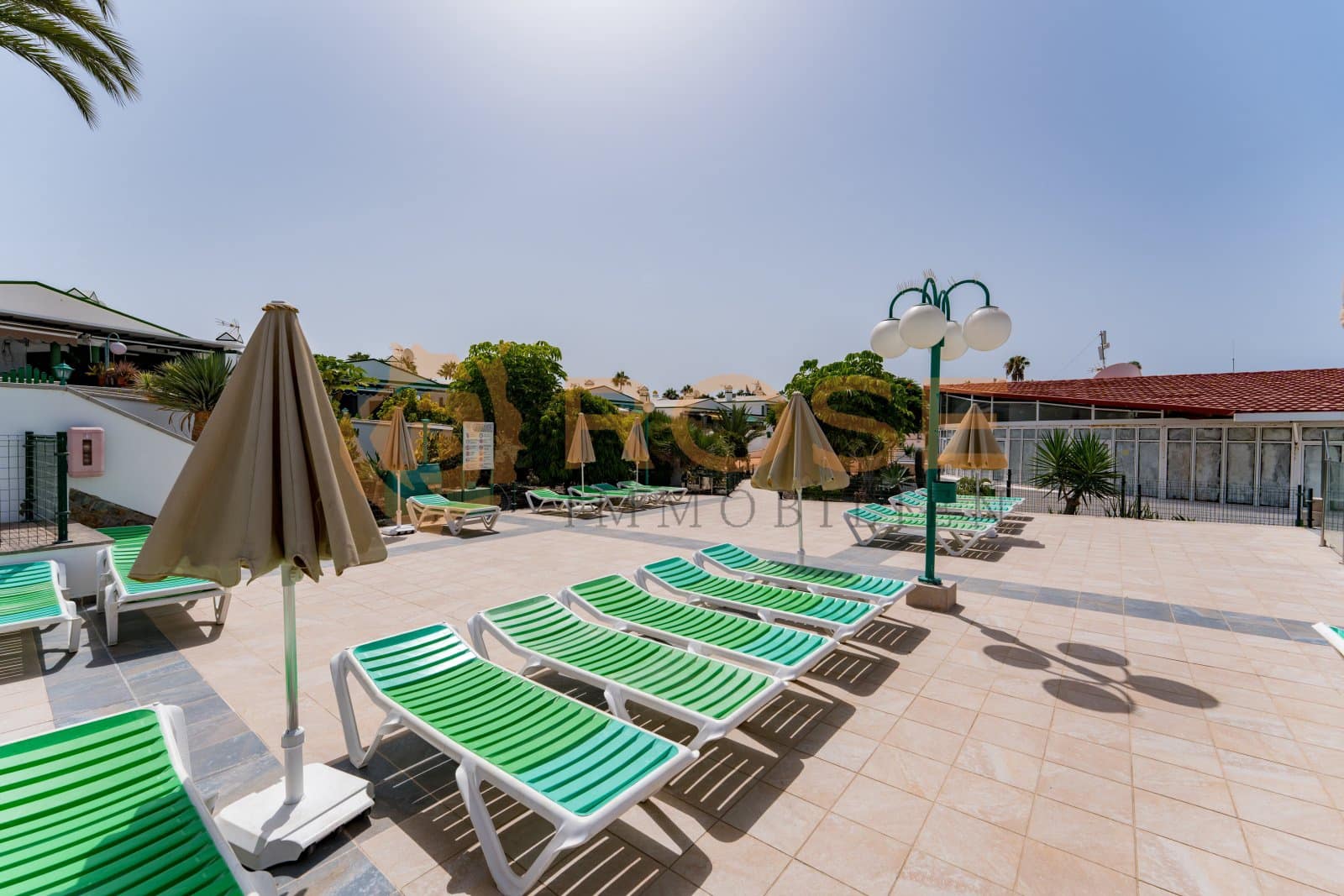 2 sypialnia Bungalow na sprzedaż w Maspalomas z basenem garażem - 330 000 € (Ref: 9989929)