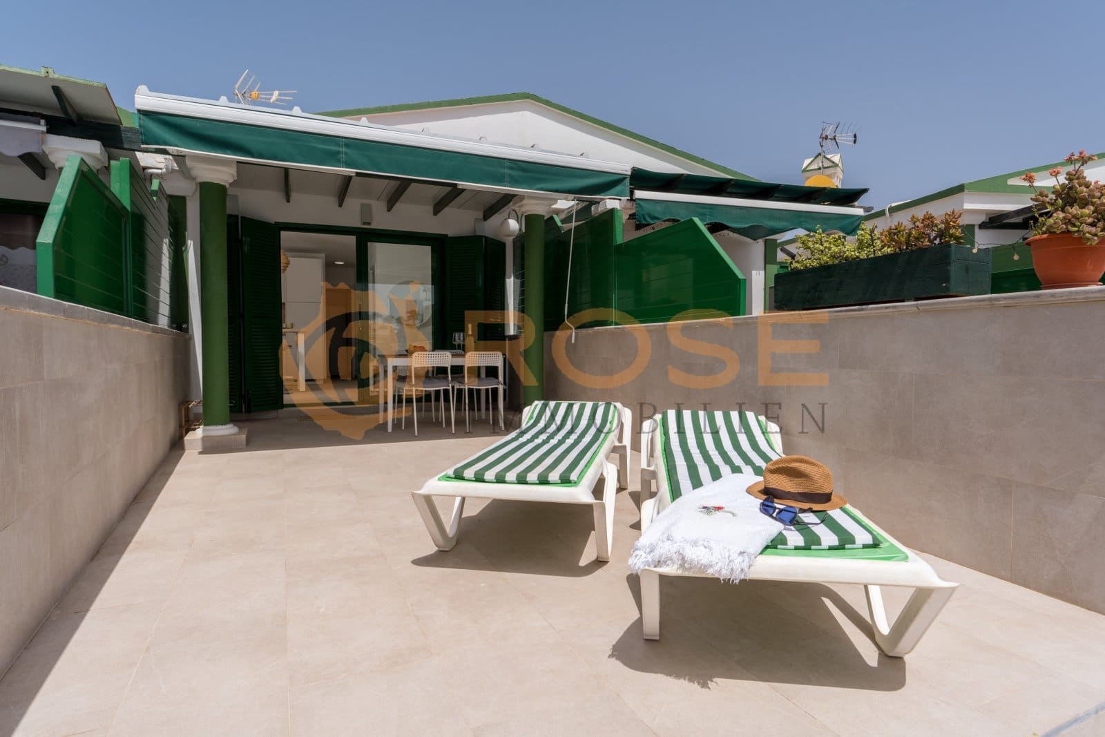 2 sypialnia Bungalow na sprzedaż w Maspalomas z basenem garażem - 330 000 € (Ref: 9989929)