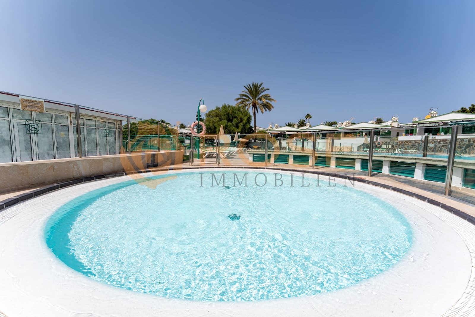 2 sypialnia Bungalow na sprzedaż w Maspalomas z basenem garażem - 330 000 € (Ref: 9989929)