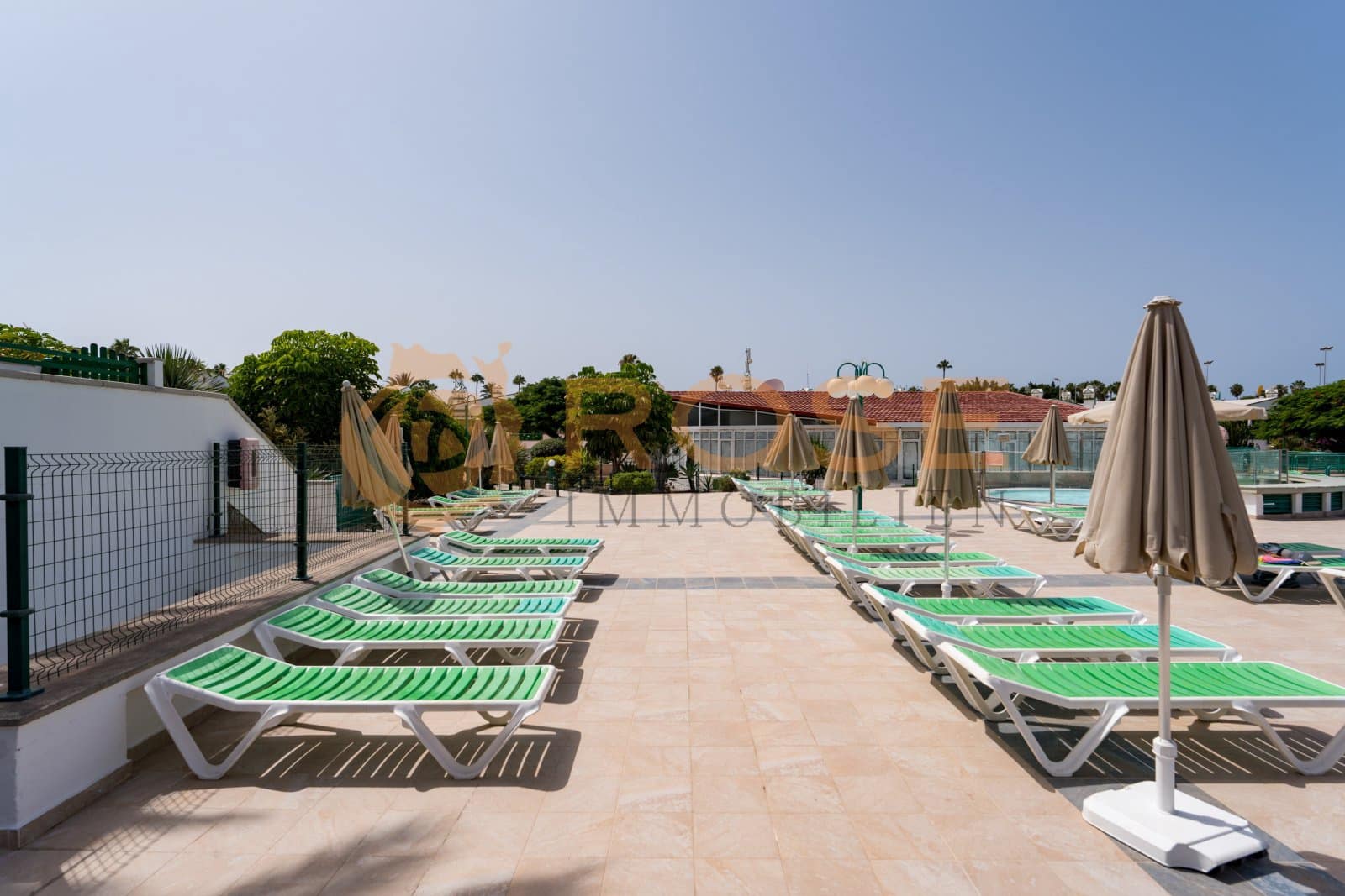 2 sypialnia Bungalow na sprzedaż w Maspalomas z basenem garażem - 330 000 € (Ref: 9989929)