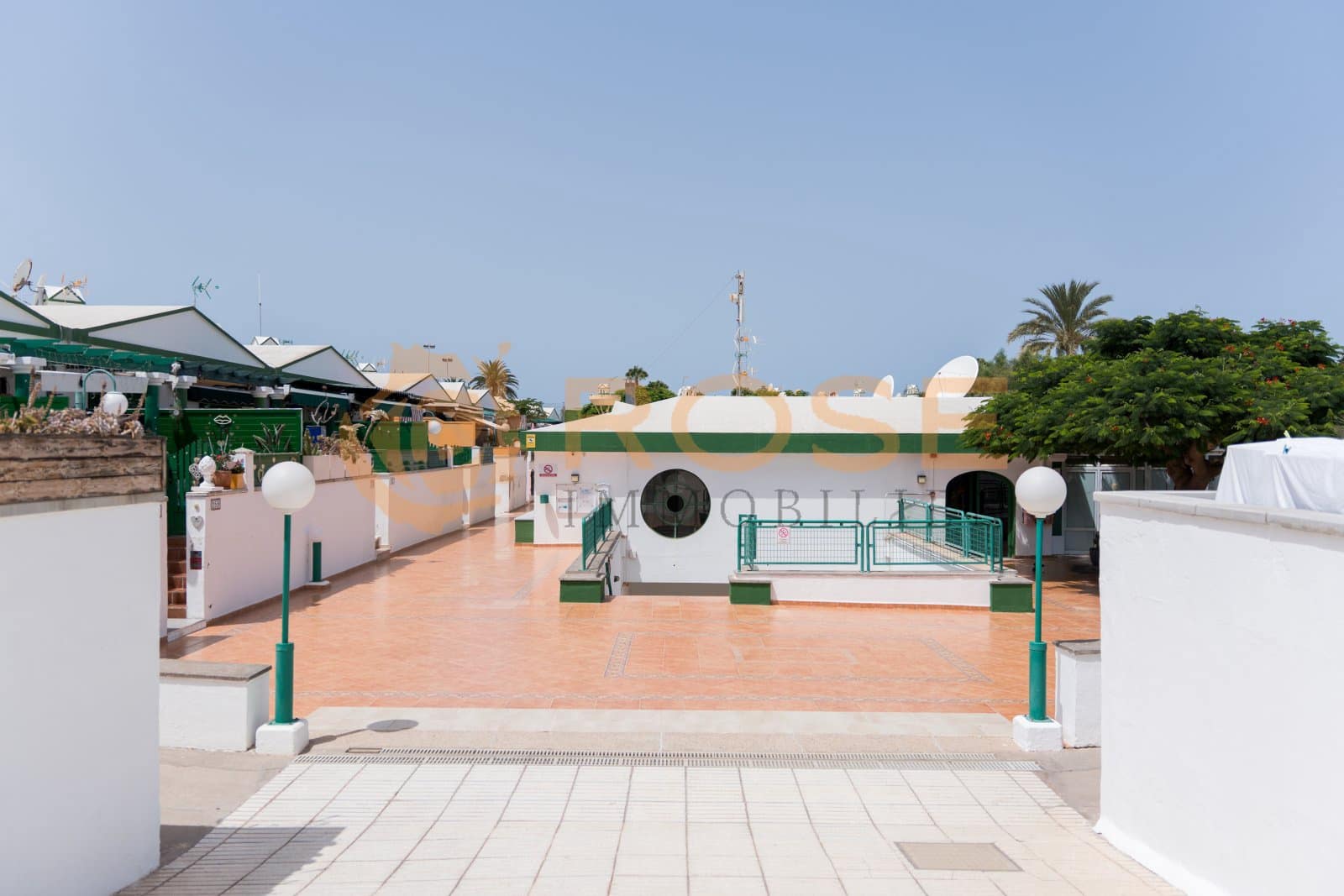 2 sypialnia Bungalow na sprzedaż w Maspalomas z basenem garażem - 330 000 € (Ref: 9989929)