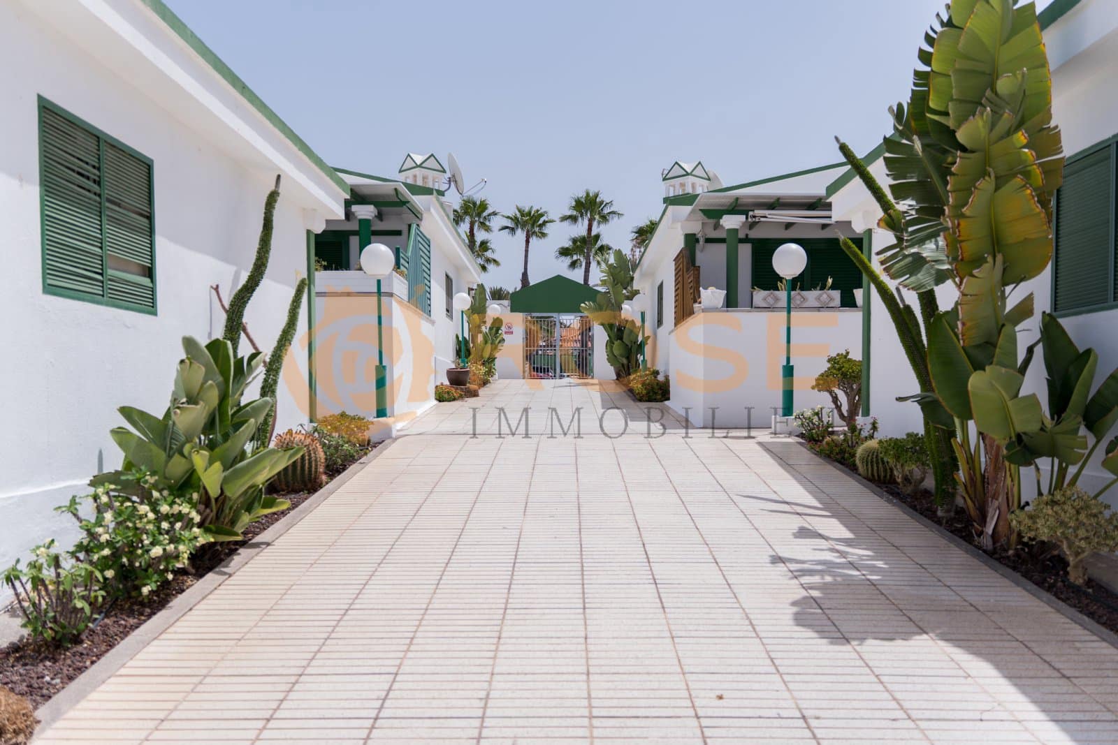 2 sypialnia Bungalow na sprzedaż w Maspalomas z basenem garażem - 330 000 € (Ref: 9989929)