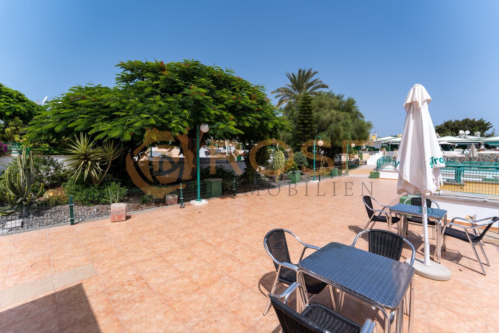 2 sypialnia Bungalow na sprzedaż w Maspalomas z basenem garażem - 330 000 € (Ref: 9989929)