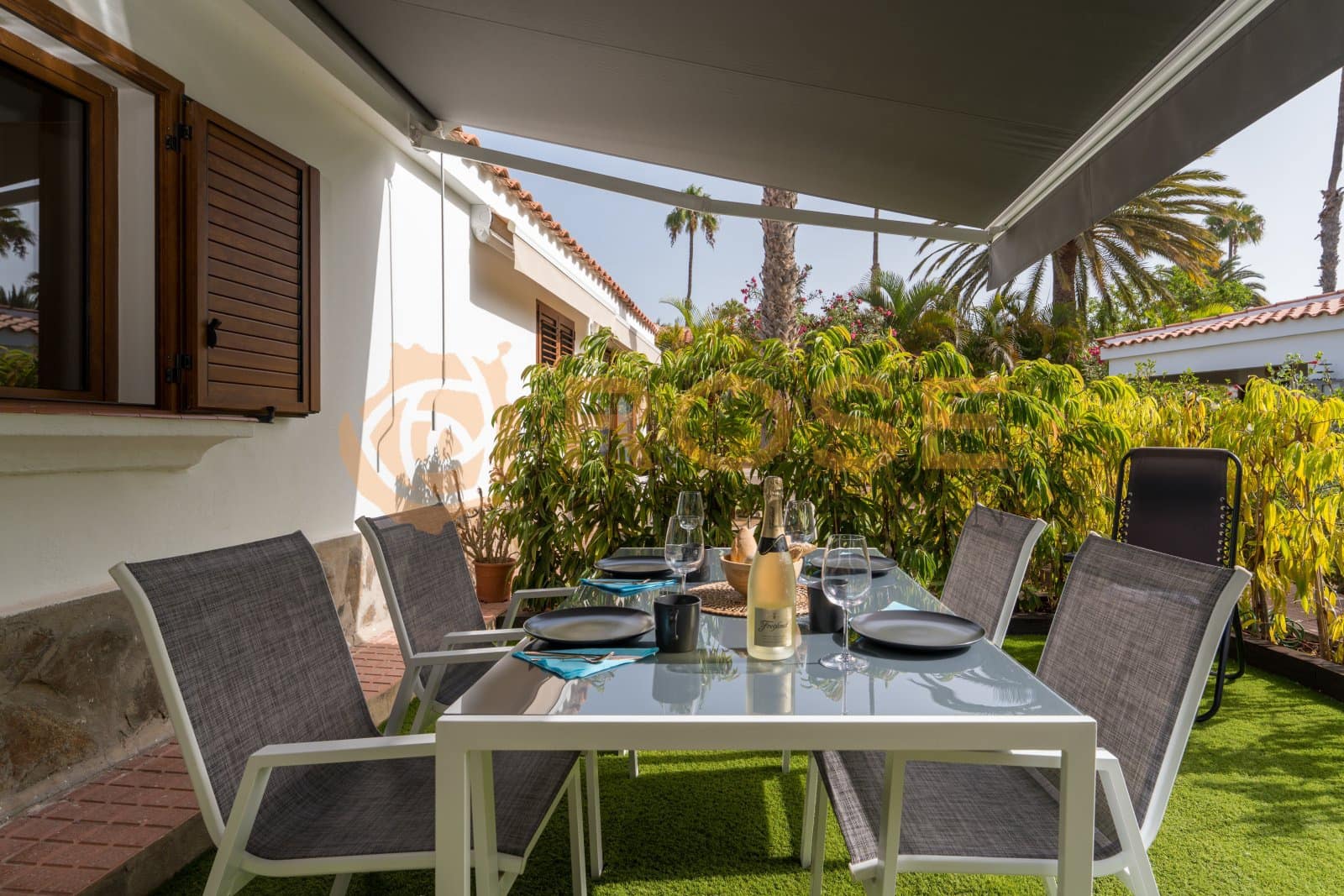 2 bedroom Bungalow for sale in Maspalomas with pool garage - € 495,000 (Ref: 9989930)