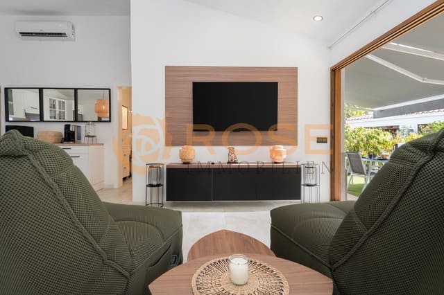 2 bedroom Bungalow for sale in Maspalomas, San Bartolomé de Tirajana with pool garage - € 495,000 (Ref: 9989930)