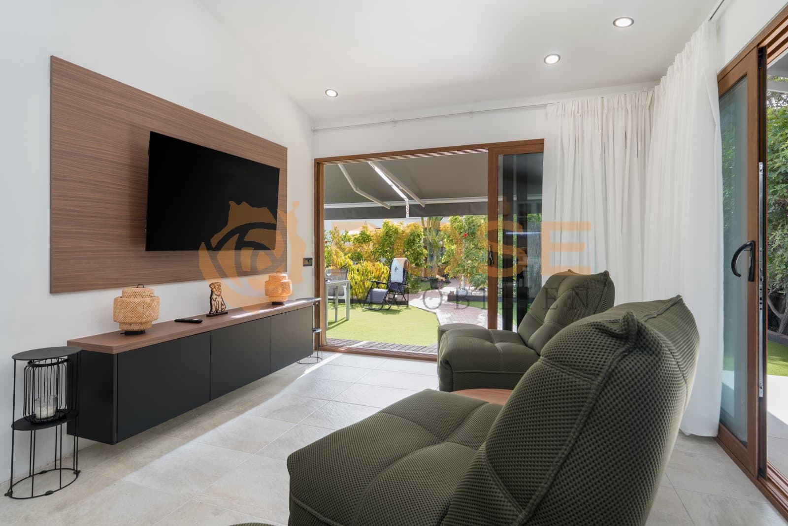 2 bedroom Bungalow for sale in Maspalomas with pool garage - € 495,000 (Ref: 9989930)